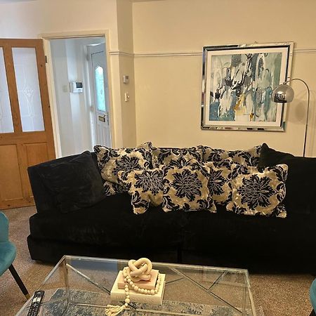 3 Bedroom Apartment Close To Manchester City Stadium And Coop Live Exterior photo