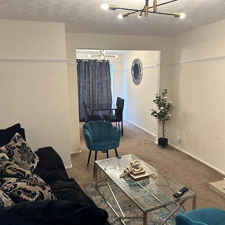 3 Bedroom Apartment Close To Manchester City Stadium And Coop Live Exterior photo