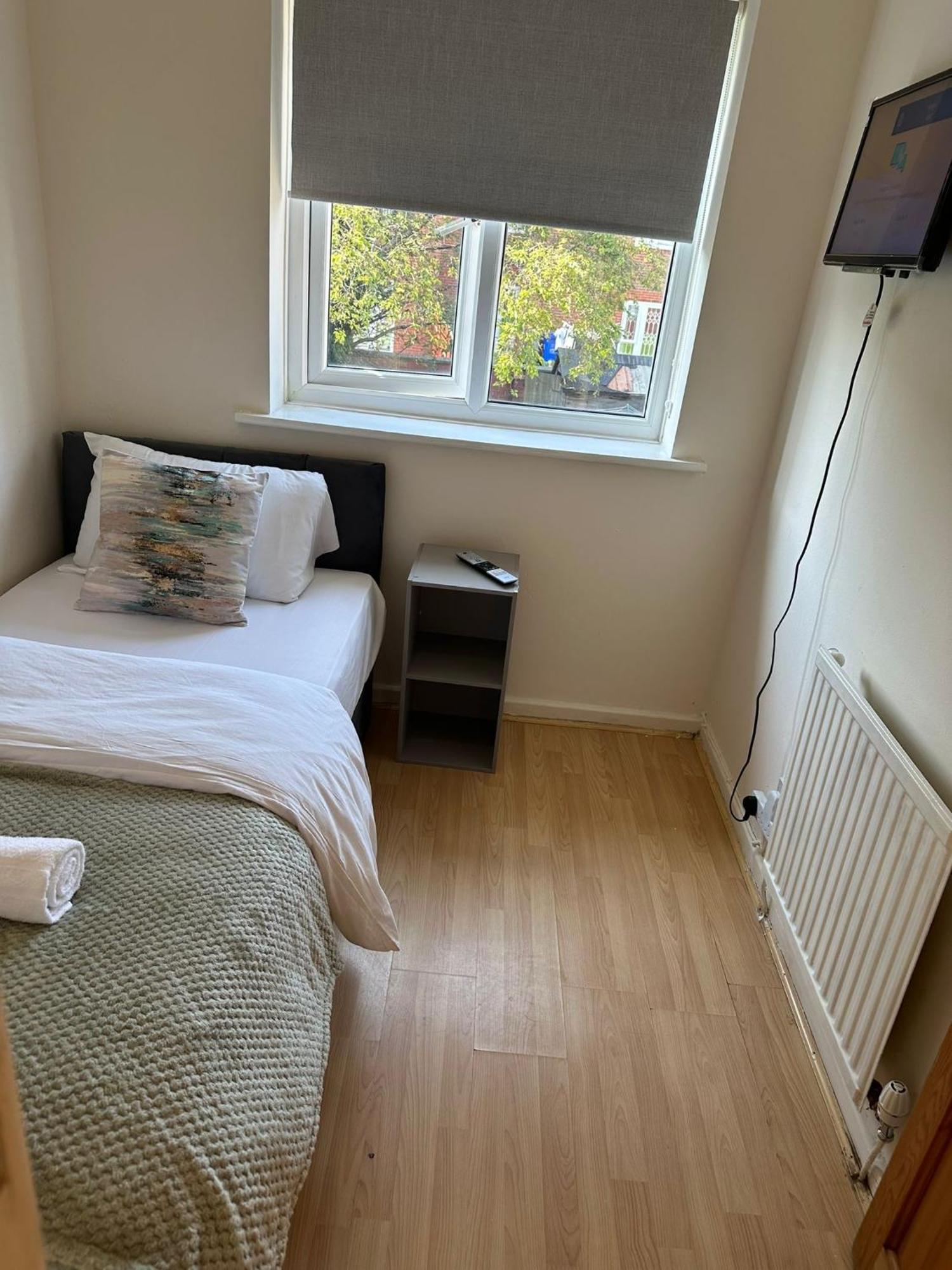 3 Bedroom Apartment Close To Manchester City Stadium And Coop Live Exterior photo