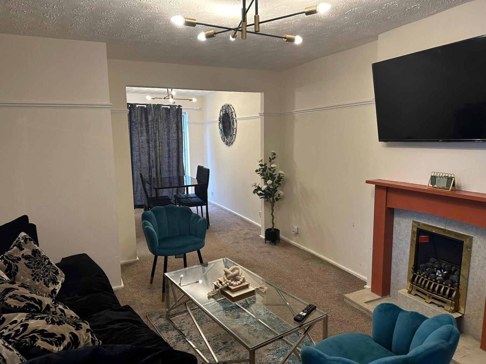 3 Bedroom Apartment Close To Manchester City Stadium And Coop Live Exterior photo