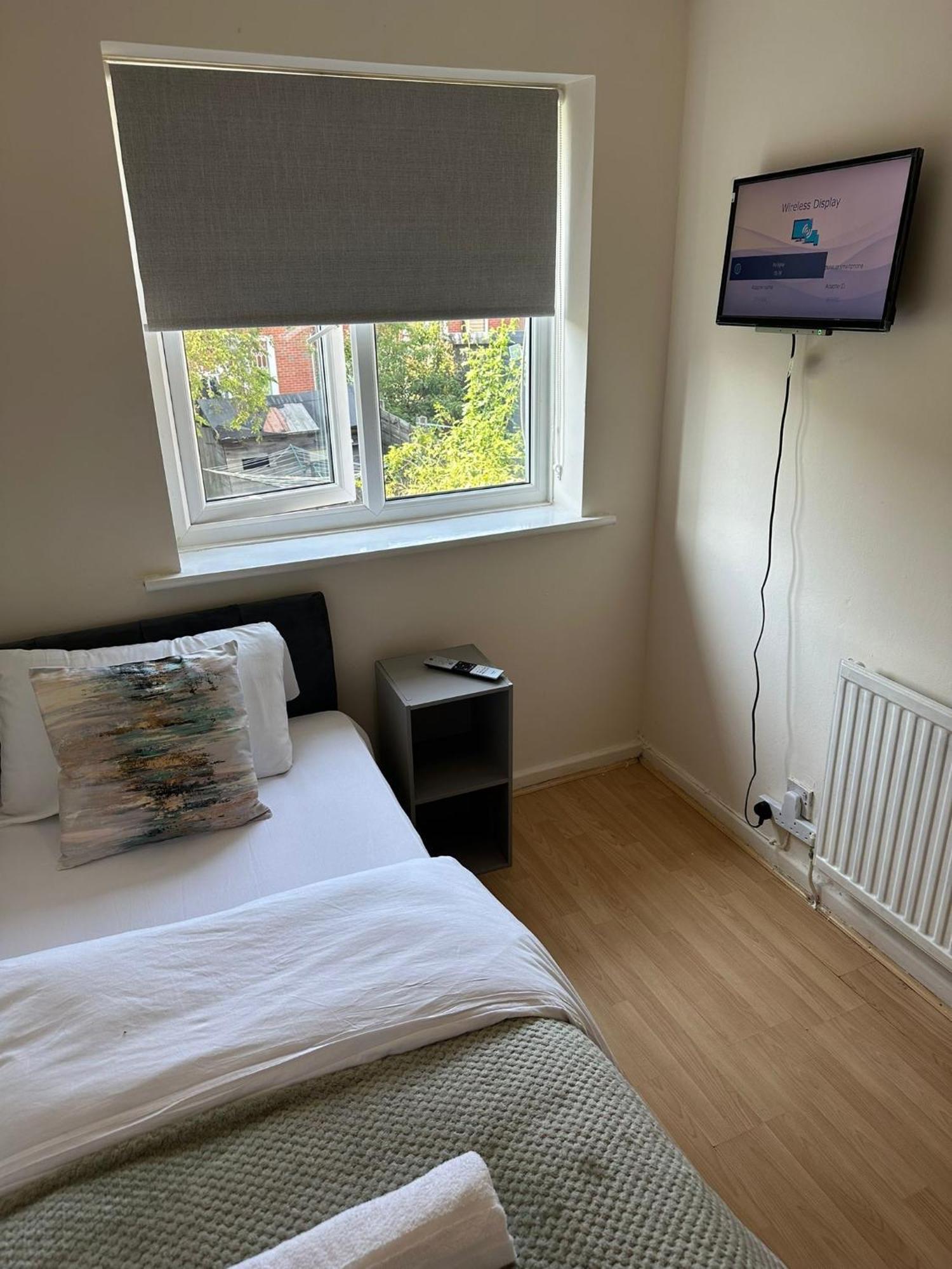 3 Bedroom Apartment Close To Manchester City Stadium And Coop Live Exterior photo