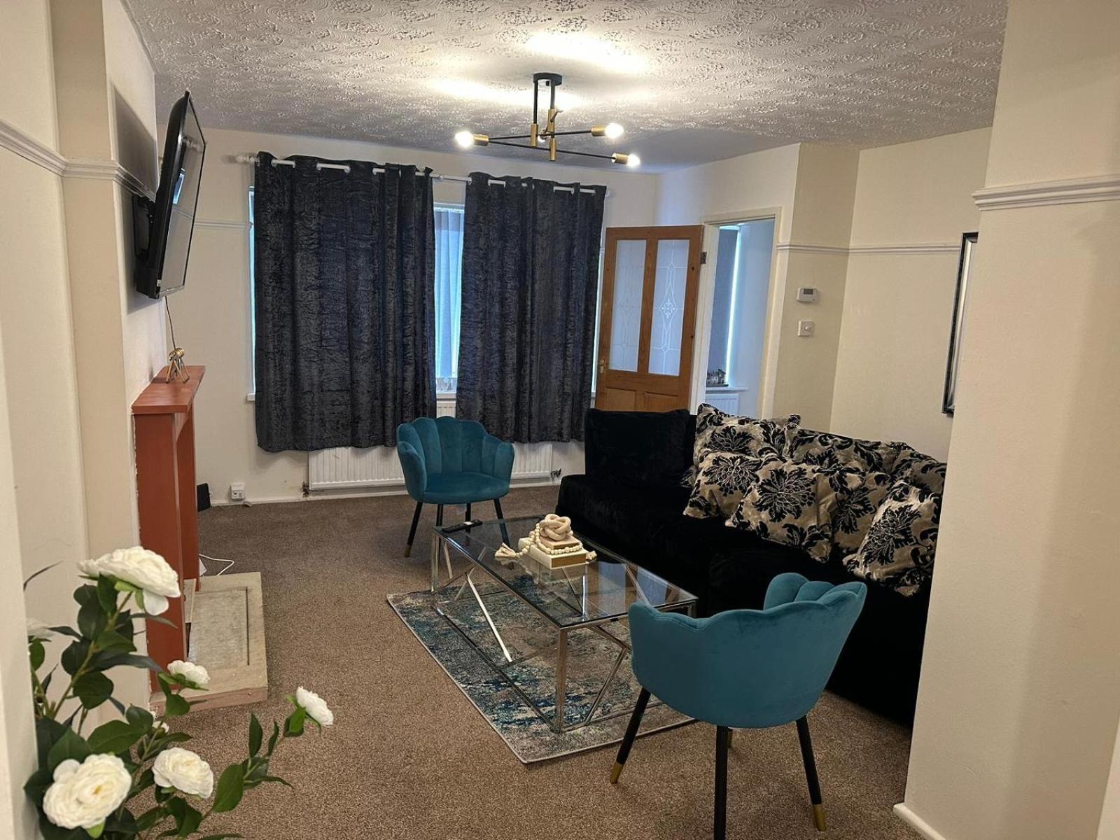3 Bedroom Apartment Close To Manchester City Stadium And Coop Live Exterior photo