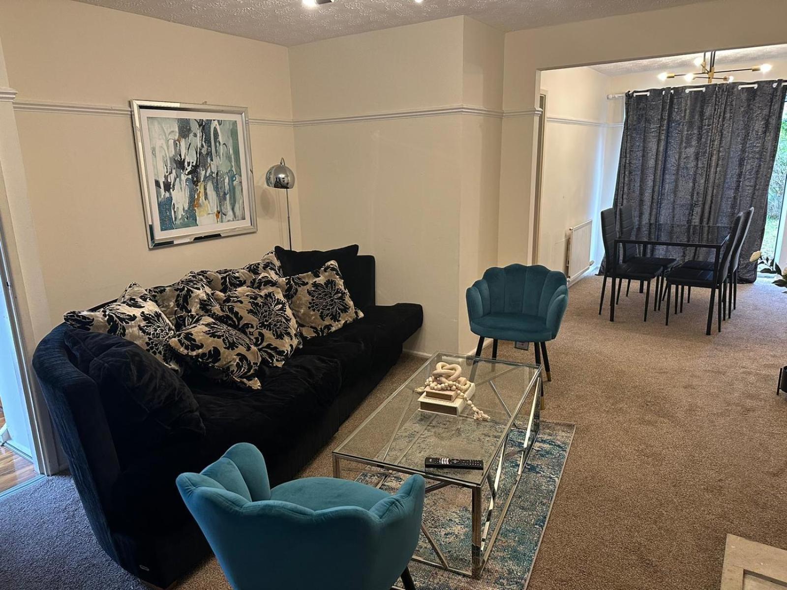 3 Bedroom Apartment Close To Manchester City Stadium And Coop Live Exterior photo