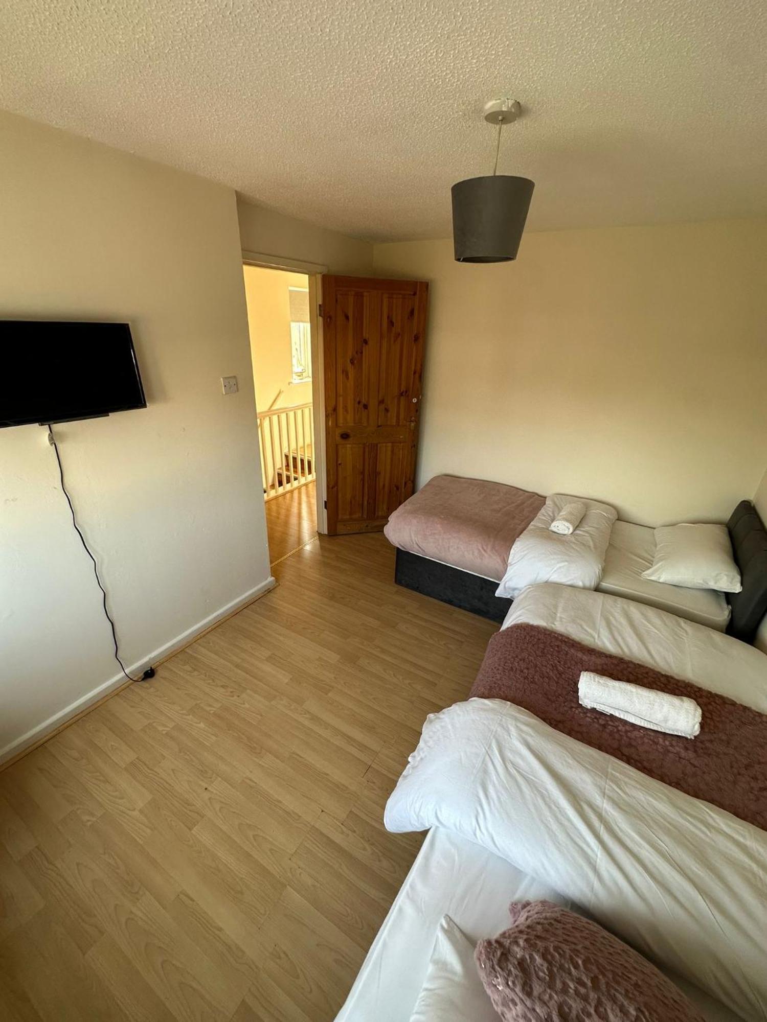 3 Bedroom Apartment Close To Manchester City Stadium And Coop Live Exterior photo