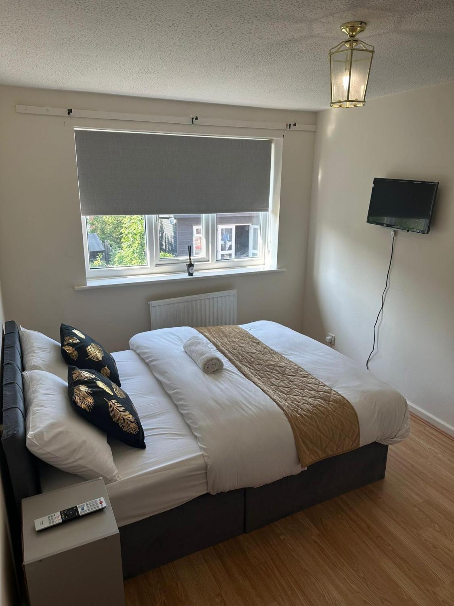 3 Bedroom Apartment Close To Manchester City Stadium And Coop Live Exterior photo