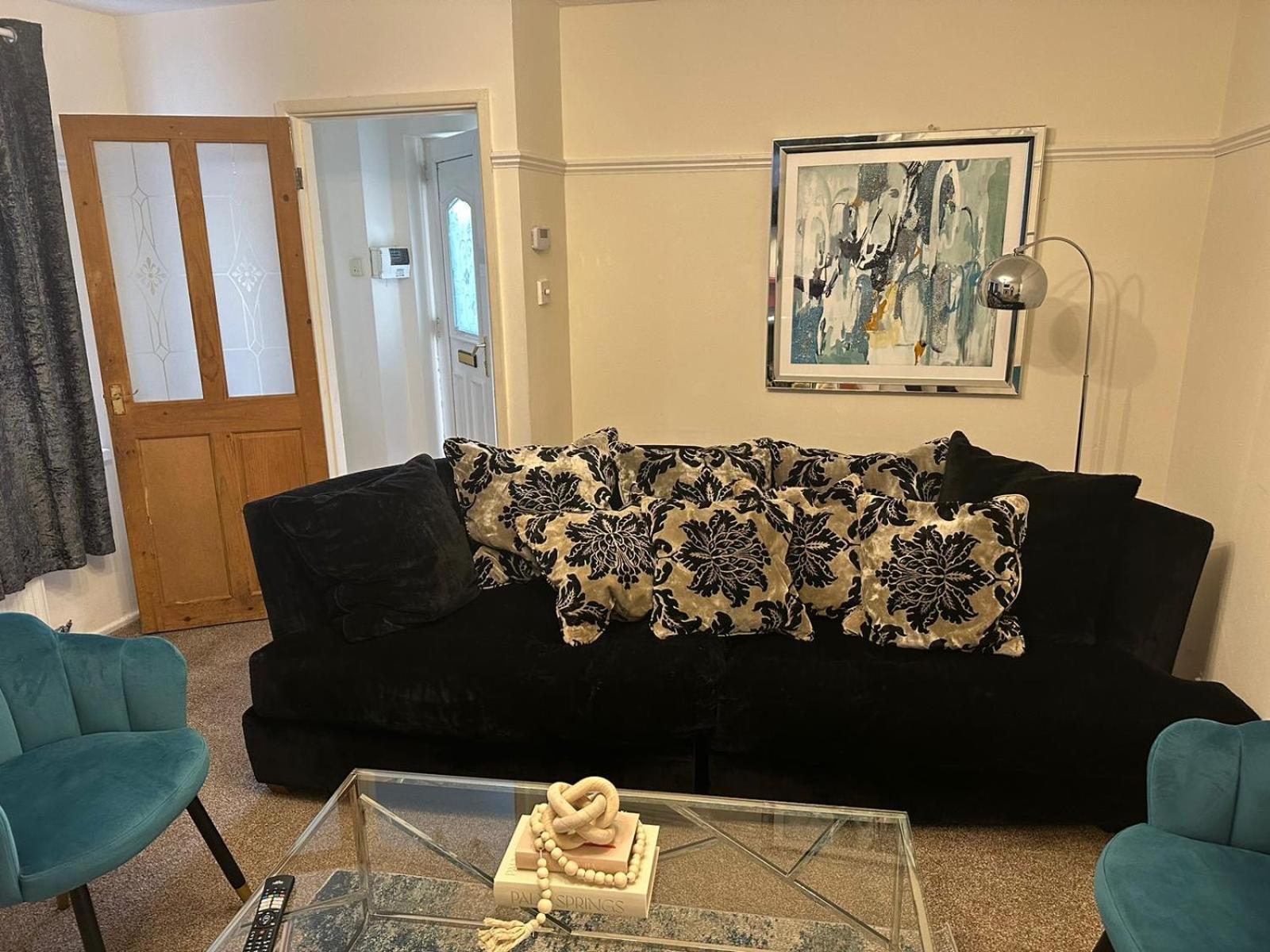 3 Bedroom Apartment Close To Manchester City Stadium And Coop Live Exterior photo
