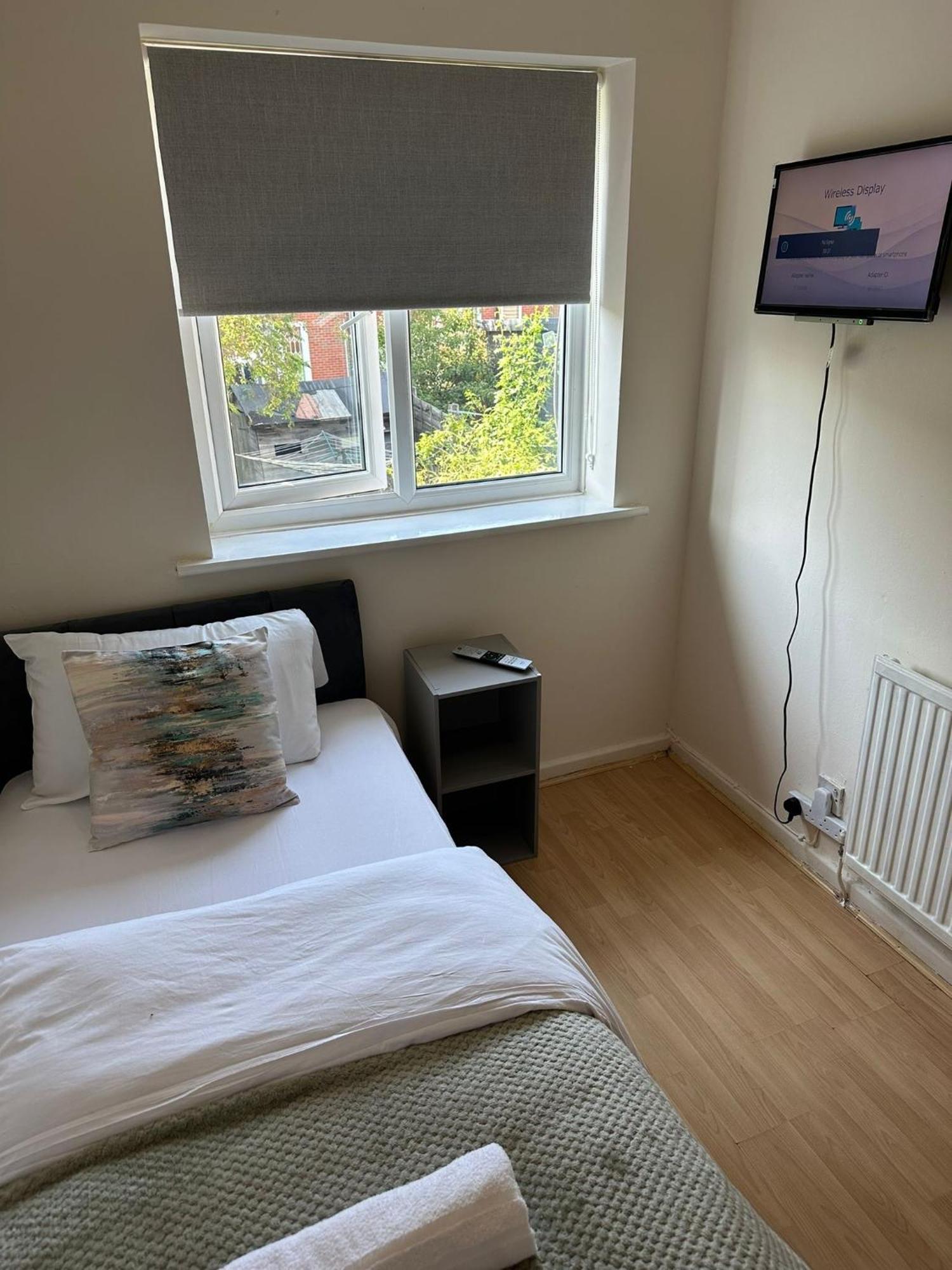 3 Bedroom Apartment Close To Manchester City Stadium And Coop Live Exterior photo